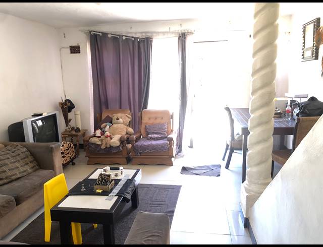 3 BEDROOM DETACHED RENTED IN NEWLANDS EAST